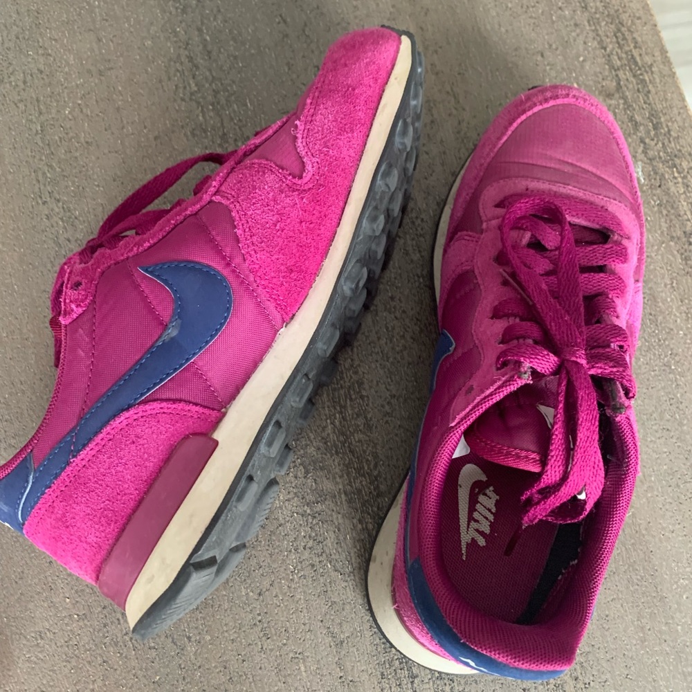 Ladies used Nike Size 7 Sneakers